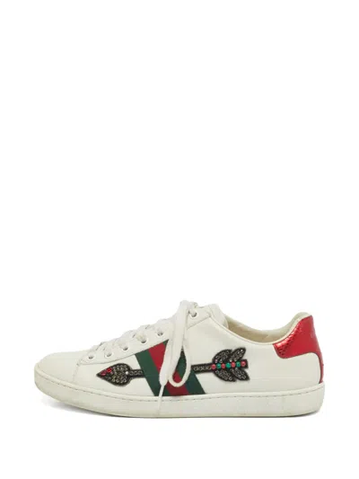 Pre-owned Gucci Snakeskin-embossed Embellished Sneakers In White