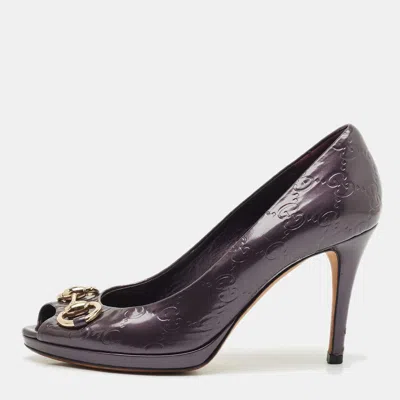 Pre-owned Gucci Ssima Patent Leather Horsebit Peep Toe Pumps Size 35.5 In Purple