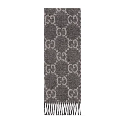 Gucci Strickschal Aus Gg Jacquard Mit Quasten In Grau