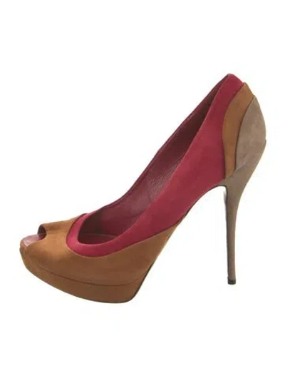 Pre-owned Gucci Suede Pumps In Brown