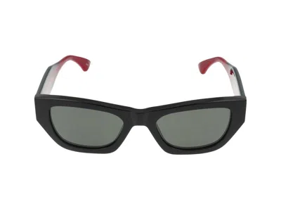 Gucci Cat Eye Sunglasses In Black
