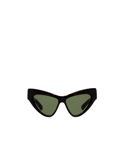 Gucci Super Cat-eye Frame Sunglasses In Black