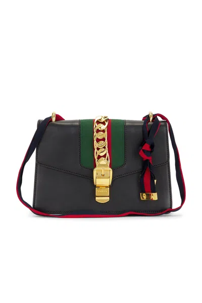 Pre-owned Gucci Sylvie Shoulder Bag In Black
