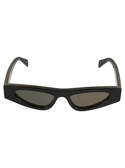 Gucci Thick Cat Eye Sunglasses In Neutral