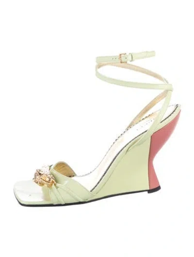 Pre-owned Gucci Tiger Head Accent Patent Leather Sandals In Green/pink