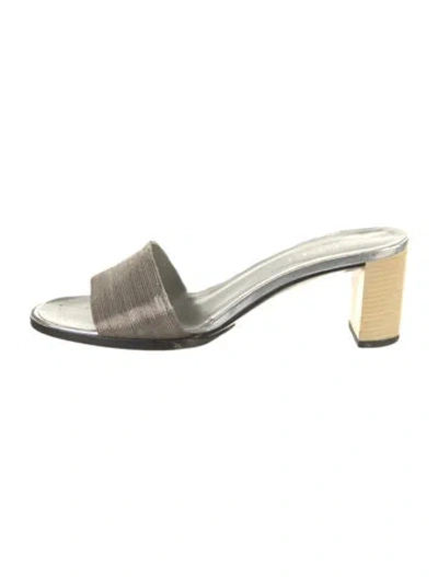 Pre-owned Gucci Vintage 2000's Slides In Metallic/silver