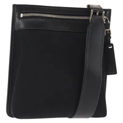 Pre-owned Gucci Vintage Flat Messenger Bag Nylon And Leather Black Nylon Shoulder Bag Bag ()