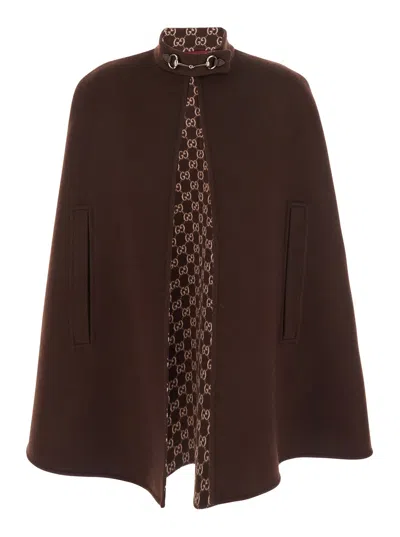 GUCCI GUCCI WOMEN BROWN CAPE WITH ICONIC CLAMP AND GG ALL-OVER MOTIF INTERIOR IN WOOL WOMAN