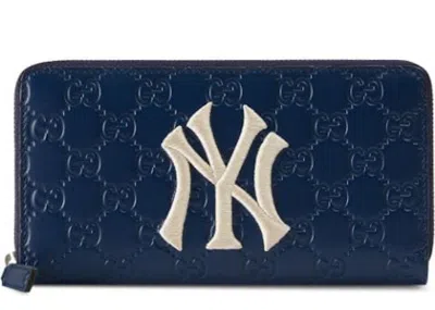 Pre-owned Gucci Women's  Zip Around Wallet Ny Yankees Patch In Royal Blue