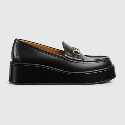 Gucci Horsebit Leather Wedge Loafers In Schwarz