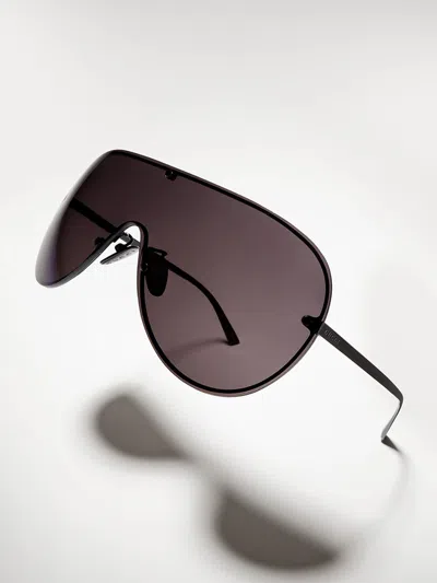 Gucci Mask Frame Sunglasses In Black