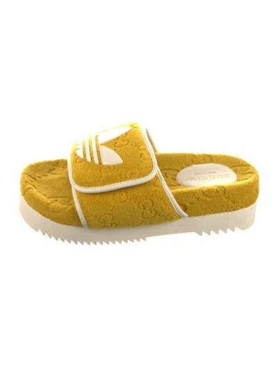 Pre-owned Gucci X Adidas Gg Signature Terry Cloth Slides In Yellow