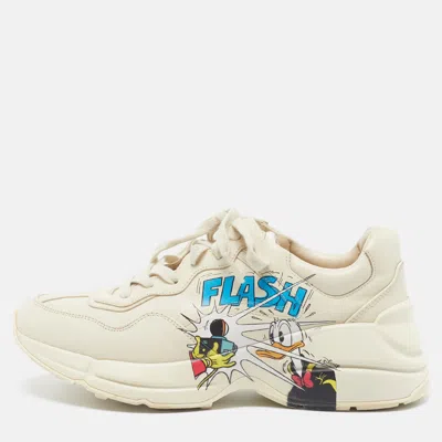 Pre-owned Gucci X Disney Rhyton Pato Donald Size 39.5 Cream Leather Low Top Sneakers In White