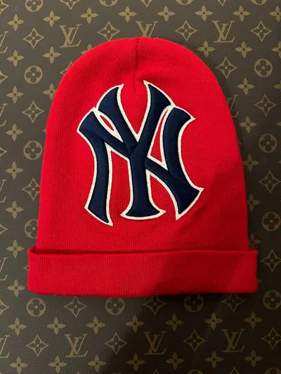 Pre-owned Gucci X New York Yankees Beanie Hat — Limited Edition In Red
