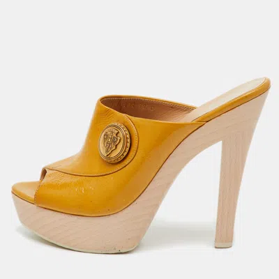 Pre-owned Gucci Yellow Patent Leather Hysteria Wooden Platform Sandals Size 39