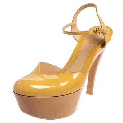 Pre-owned Gucci Yellow Patent Leather Platform Ankle Strap Sandals Size 38.5
