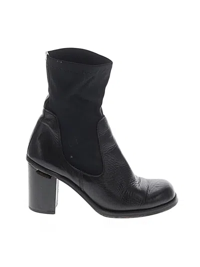 Pre-owned Guess Ankle Boots In Black