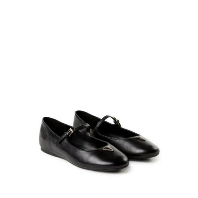 Guess Bellerines Unies En Cuir In Black