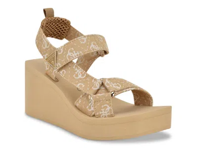 Guess Daysa Wedge Sandal In Neutral