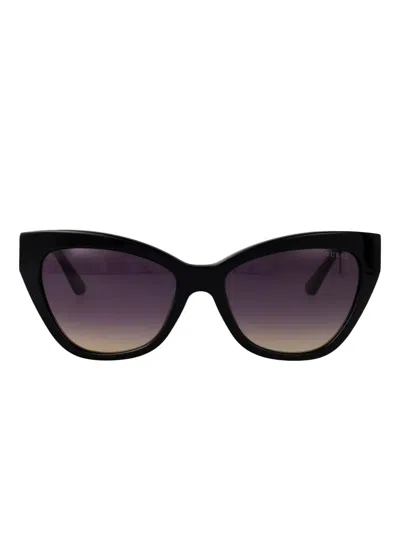 Guess Eyewear Sonnenbrille Mit Cat-eye-gestell In Black