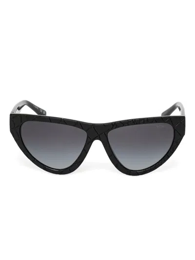 Guess Eyewear 裂纹图案猫眼框太阳眼镜 In Black