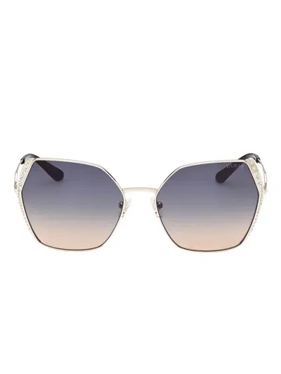 Guess Eyewear 几何镜框太阳眼镜 In Gold