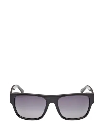 Guess Eyewear 长方形镜框太阳眼镜 In Black
