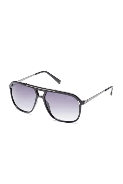 Guess Factory Oversized Navigator Sunglasses In Black