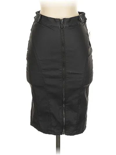 Pre-owned Guess Faux Leather Skirt In Black