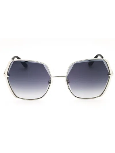 Guess Gu7721 Sunglasses In Shiny Light Nickeltin / Gradient Smoke