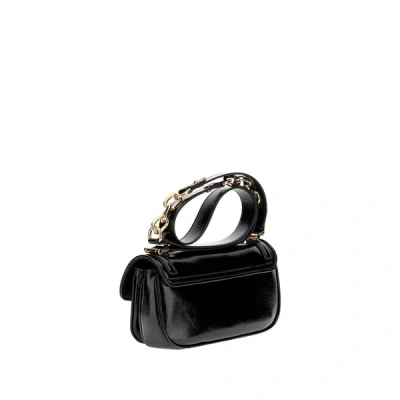 Guess Sac Verni À Bandoulière In Black