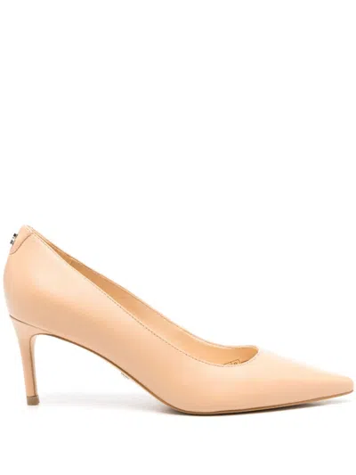 Guess Usa Bravo Pumps In 中性色