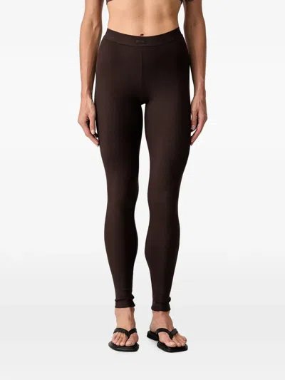 Guess Usa Ribbed-knit Logo-patch Leggings In Brown