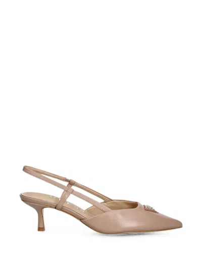 Guess Usa Yanno2 Logo-plaque Slingback Pumps In Neutral