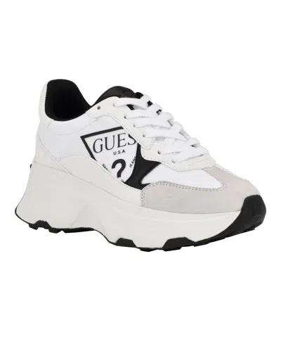 GUESS WOMEN'S CALEBB CHUNKY PLATFORM FASHION SNEAKERS