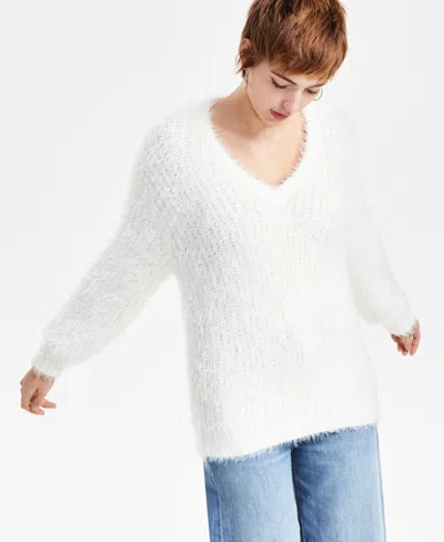 Guess Women's Natsumi Eyelash-texture V-neck Sweater In Dove White
