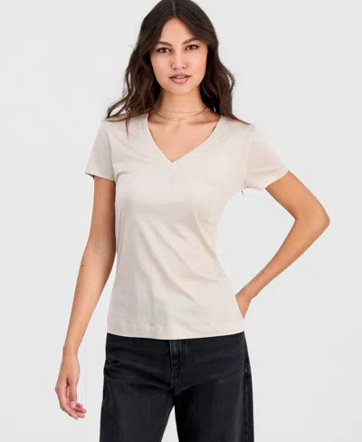 Guess Women's V-neck Short-sleeve T-shirt In White