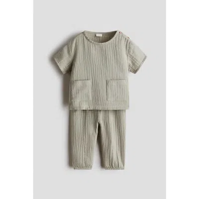 H&m Babies'  2-piece Cotton Muslin Set In Green