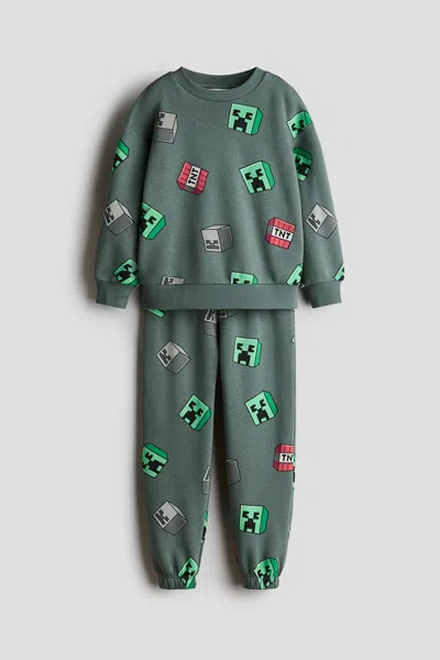 H&m Kids' 2-piece Printed Sweatshirt And Joggers Set In Green