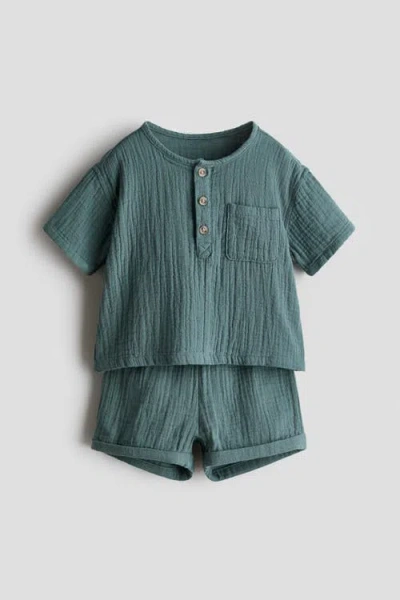 H&m Babies'  2-piece Top And Shorts Set In Green
