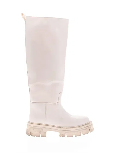 Pre-owned H&m Boots In Ivory