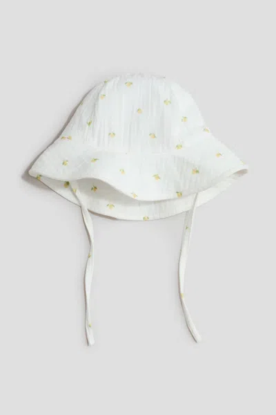 H&m Cotton Muslin Sun Hat In White/lemons
