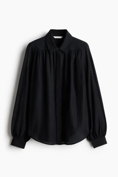 H&m Gathered Blouse In Black