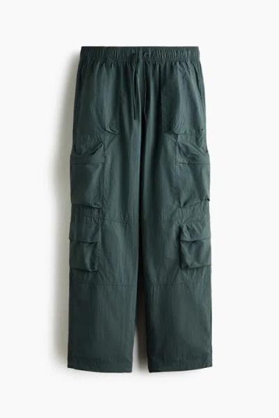 H&m Loose Fit Water-repellent Cargo Trousers In Green
