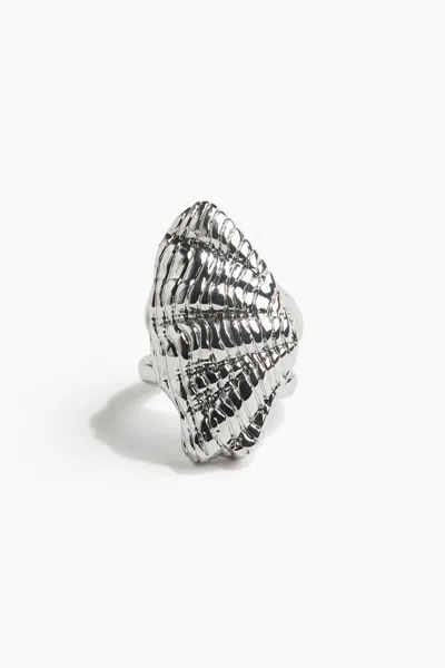 H&m Seashell-shaped Ring In Silver-colored