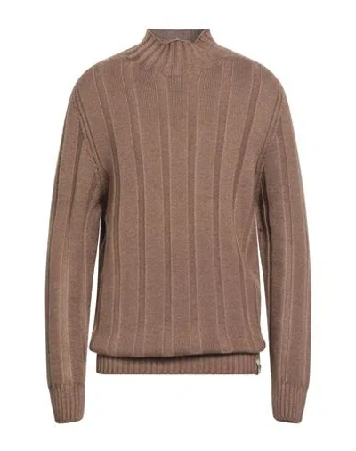 H953 Man Turtleneck Camel Size 44 Merino Wool