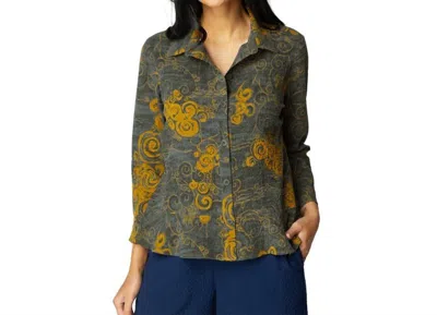 Habitat Crinkle Crepe Woodblock Flounce Top In Black In Green