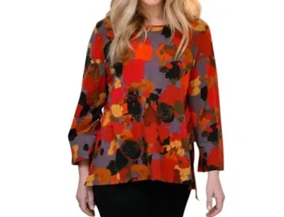 Habitat Deep Hem Tee Collage Top In Garnet In Multi