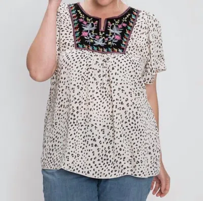 Hailey & Co Leopard Printed Short Sleeve Top In Multi In White