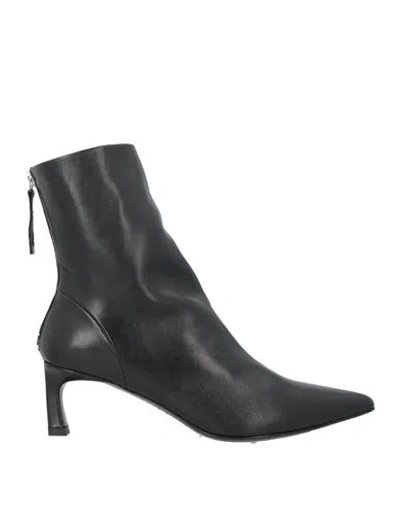 Halmanera Woman Ankle Boots Black Size 7 Leather